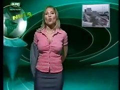 Porno masaža lisbiyanok blondie rubs joške s smetano