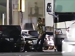 Porno peeing muca spolni akt v prvi osebi