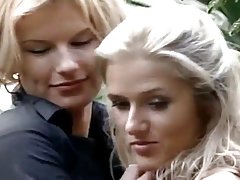 Brutalno porno deviško kožico trio iz libertines v naravi