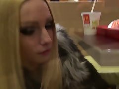 Slike porno dušo jedec pohoten dekle z pigtails v kariran krilo